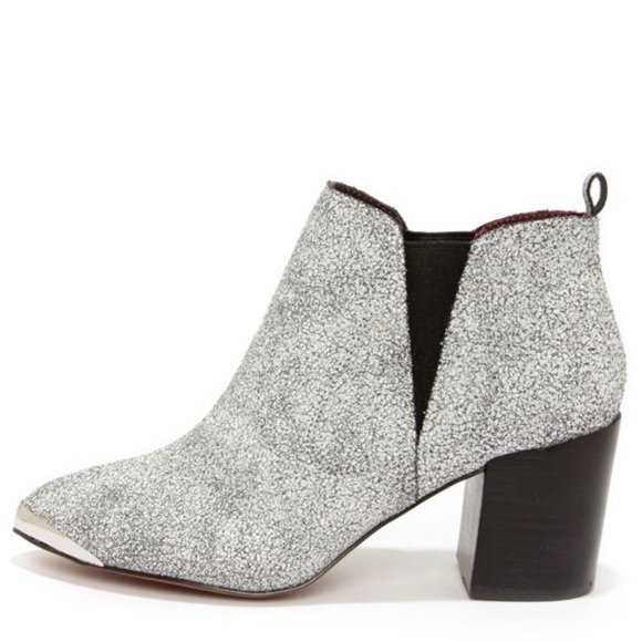Report Signature Shoes - White Crackled Leather Pointed Toe Ankle Boots 6